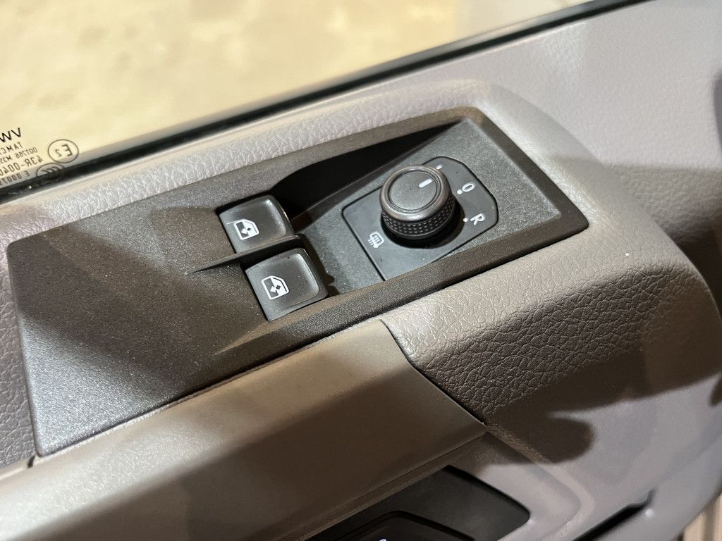 Volkswagen Crafter 35 2.0 TDI L4H3 180 PK / Euro 6 / Trekhaak 3.000 KG / Airco / CarPlay / Cruise Control / PDC / 57.400 KM !!