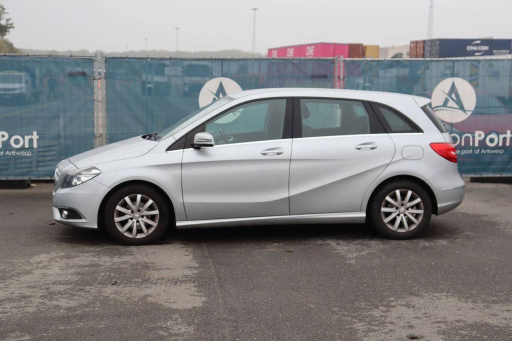 Passenger car Mercedes-Benz B 180 Petrol 122hp 2014 (Margin)