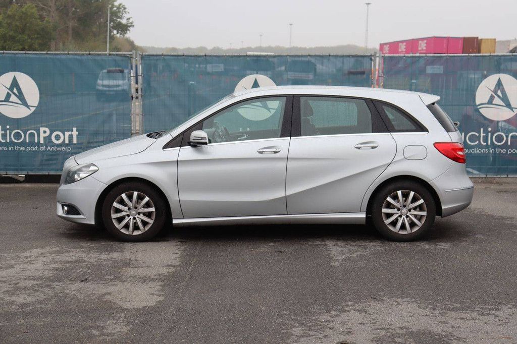 Passenger car Mercedes-Benz B 180 Petrol 122hp 2014 (Margin)