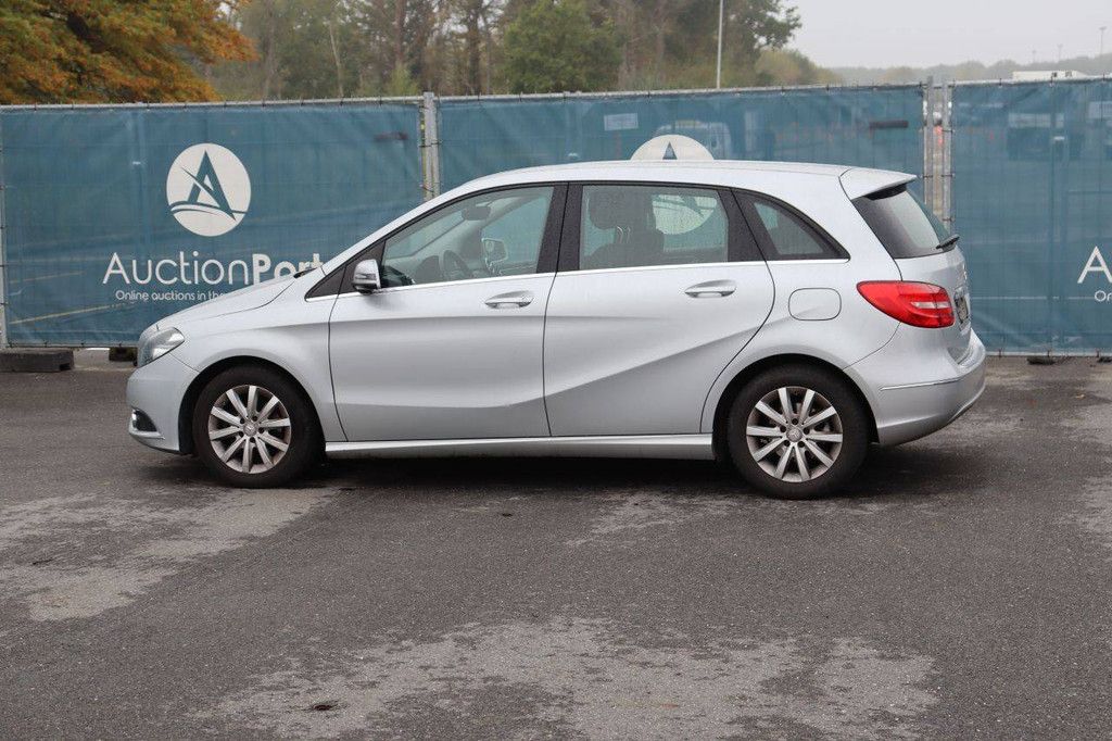 Passenger car Mercedes-Benz B 180 Petrol 122hp 2014 (Margin)