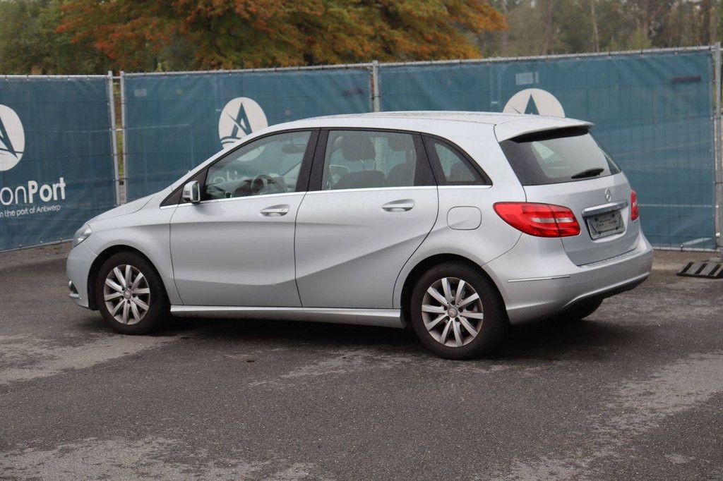 Passenger car Mercedes-Benz B 180 Petrol 122hp 2014 (Margin)