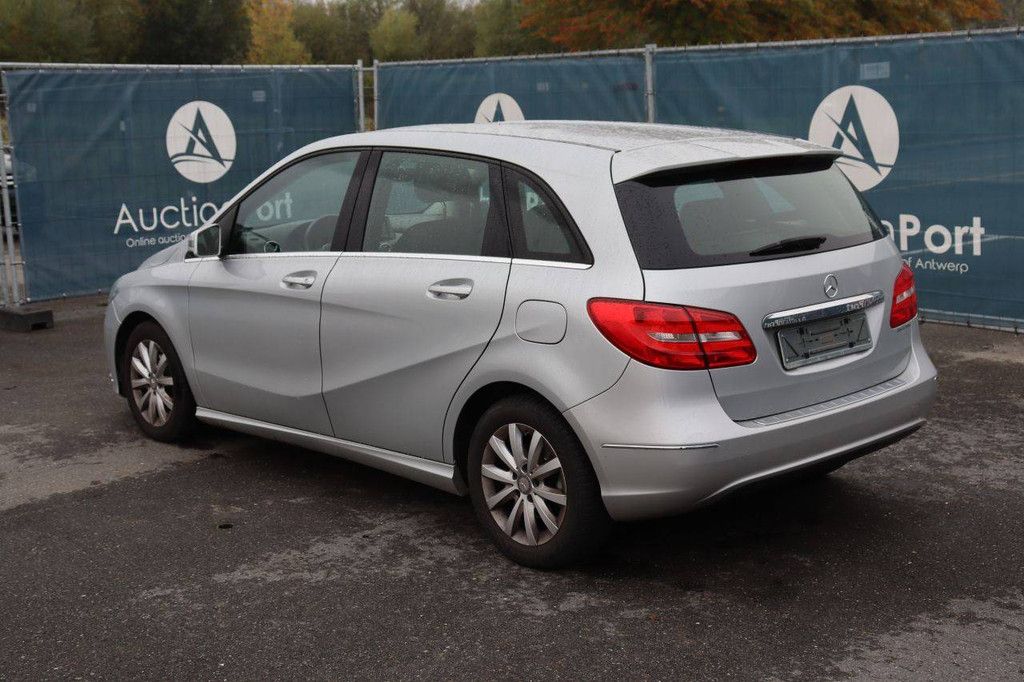 Passenger car Mercedes-Benz B 180 Petrol 122hp 2014 (Margin)