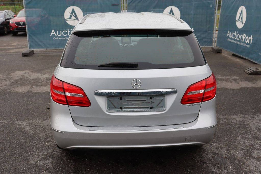 Passenger car Mercedes-Benz B 180 Petrol 122hp 2014 (Margin)