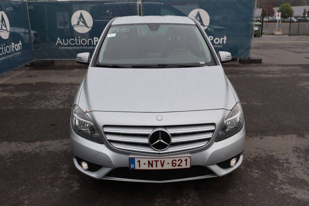 Passenger car Mercedes-Benz B 180 Petrol 122hp 2014 (Margin)
