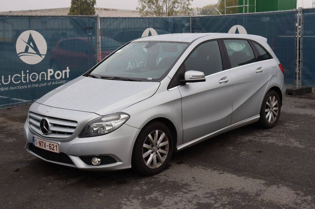 Passenger car Mercedes-Benz B 180 Petrol 122hp 2014 (Margin)