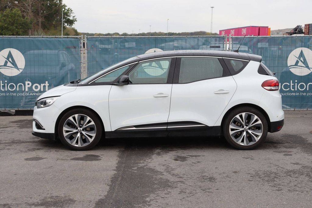 Passenger car Renault Scénic Diesel 110hp 2017 (Margin)