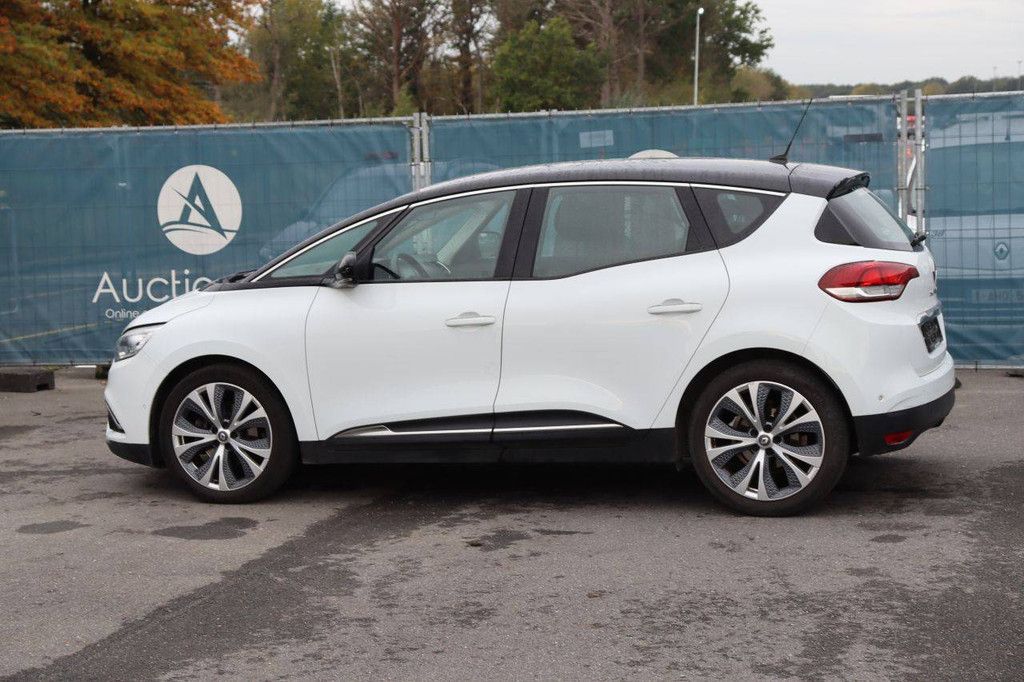 Passenger car Renault Scénic Diesel 110hp 2017 (Margin)