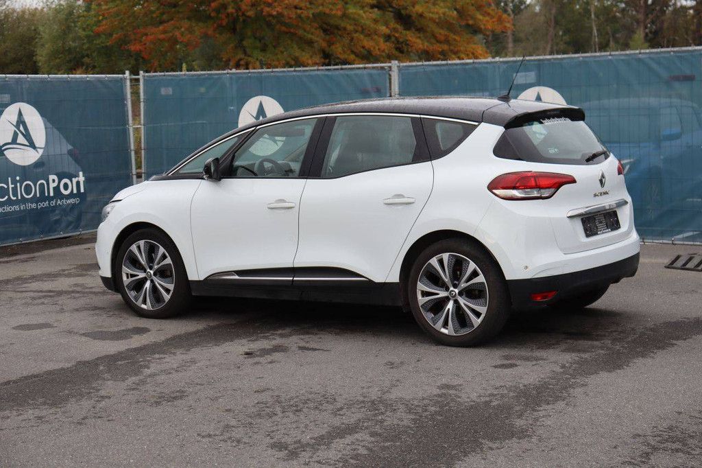 Passenger car Renault Scénic Diesel 110hp 2017 (Margin)