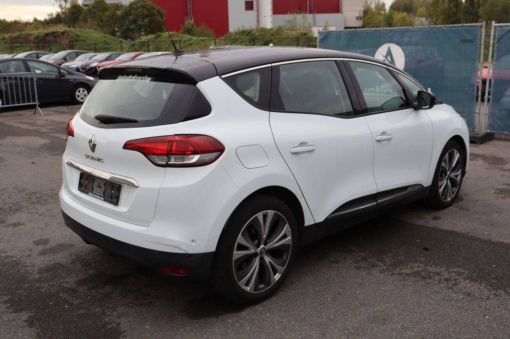 Passenger car Renault Scénic Diesel 110hp 2017 (Margin)