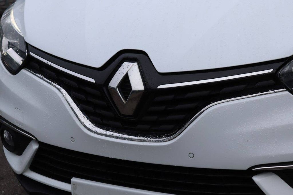 Passenger car Renault Scénic Diesel 110hp 2017 (Margin)