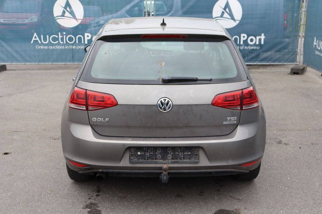 Passenger car Volkswagen Golf Petrol 85hp 2017 (Margin)