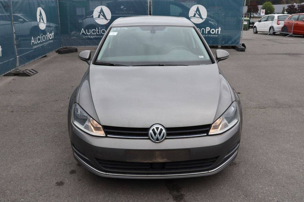 Passenger car Volkswagen Golf Petrol 85hp 2017 (Margin)