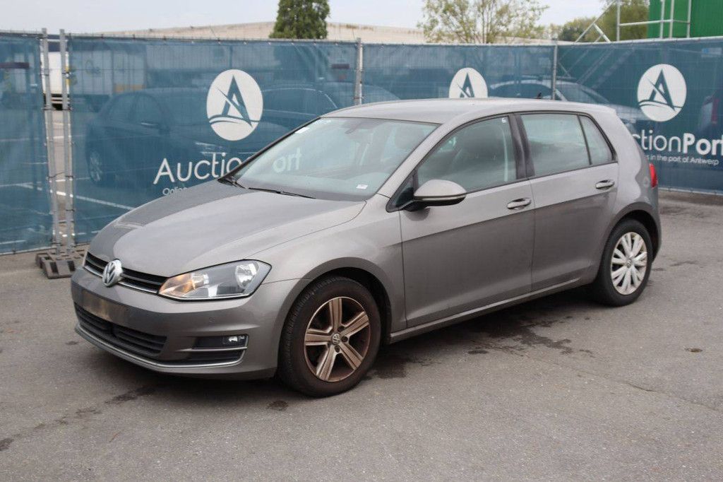 Passenger car Volkswagen Golf Petrol 85hp 2017 (Margin)