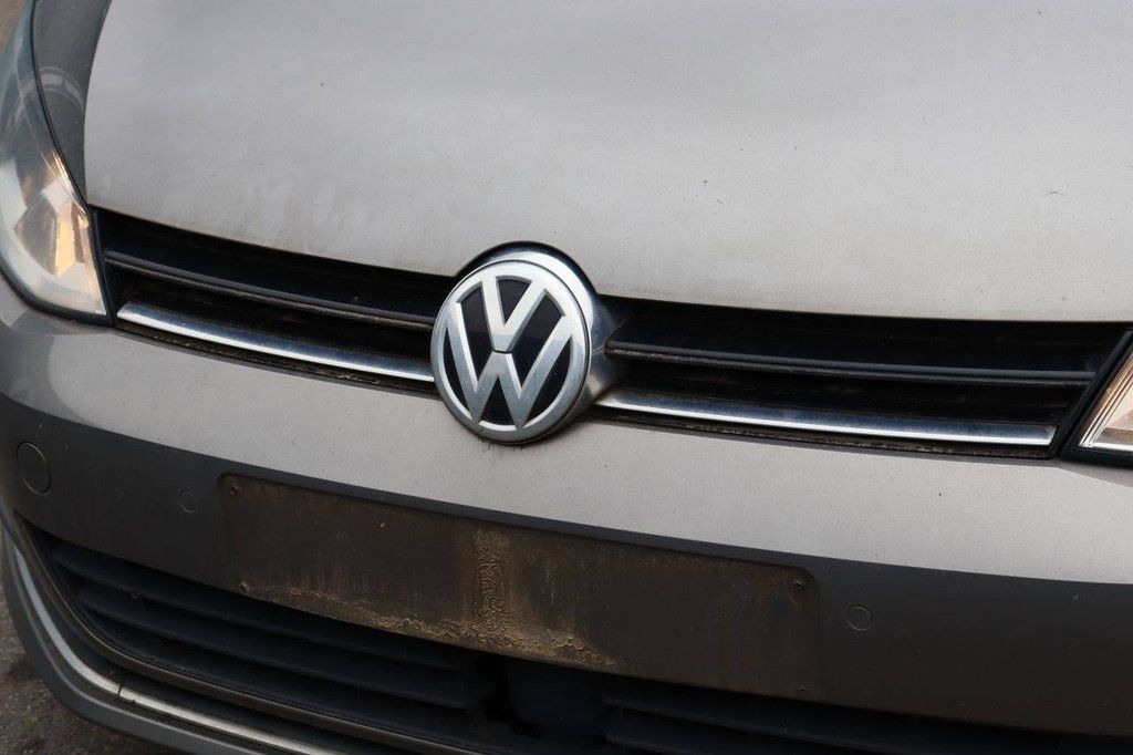 Passenger car Volkswagen Golf Petrol 85hp 2017 (Margin)