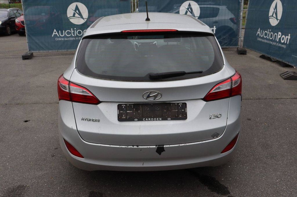 Hyundai i30 Benziner 100 PS Pkw 2013 (Margin)