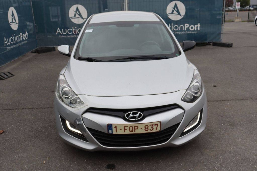 Hyundai i30 Benziner 100 PS Pkw 2013 (Margin)