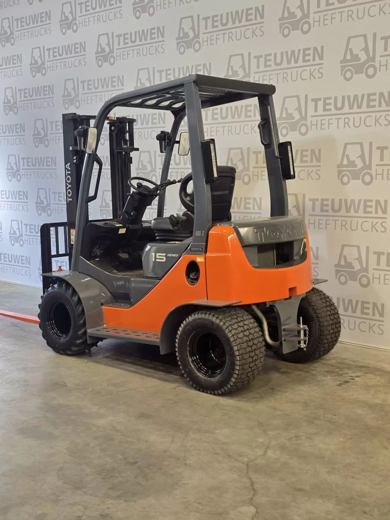 Ruwterrein heftruck Toyota 02-8FDL15