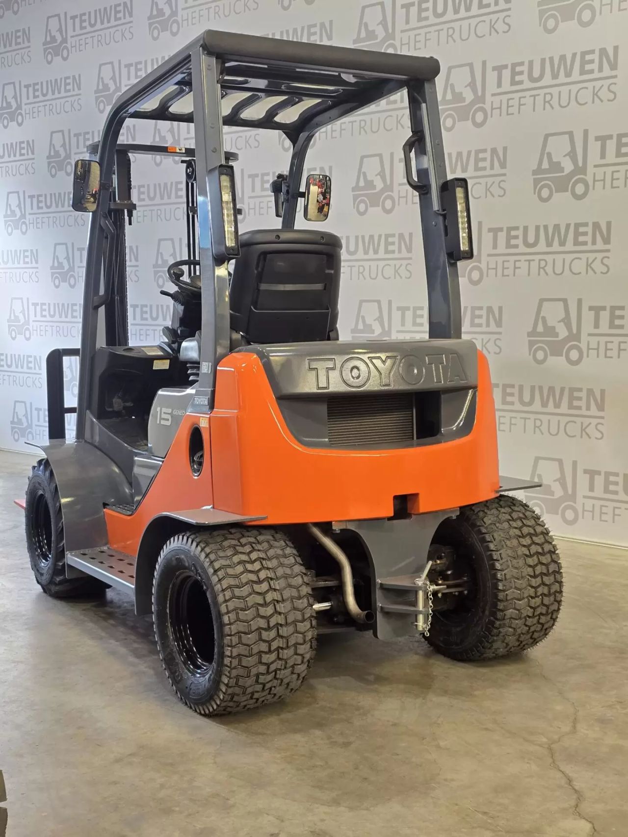 Ruwterrein heftruck Toyota 02-8FDL15