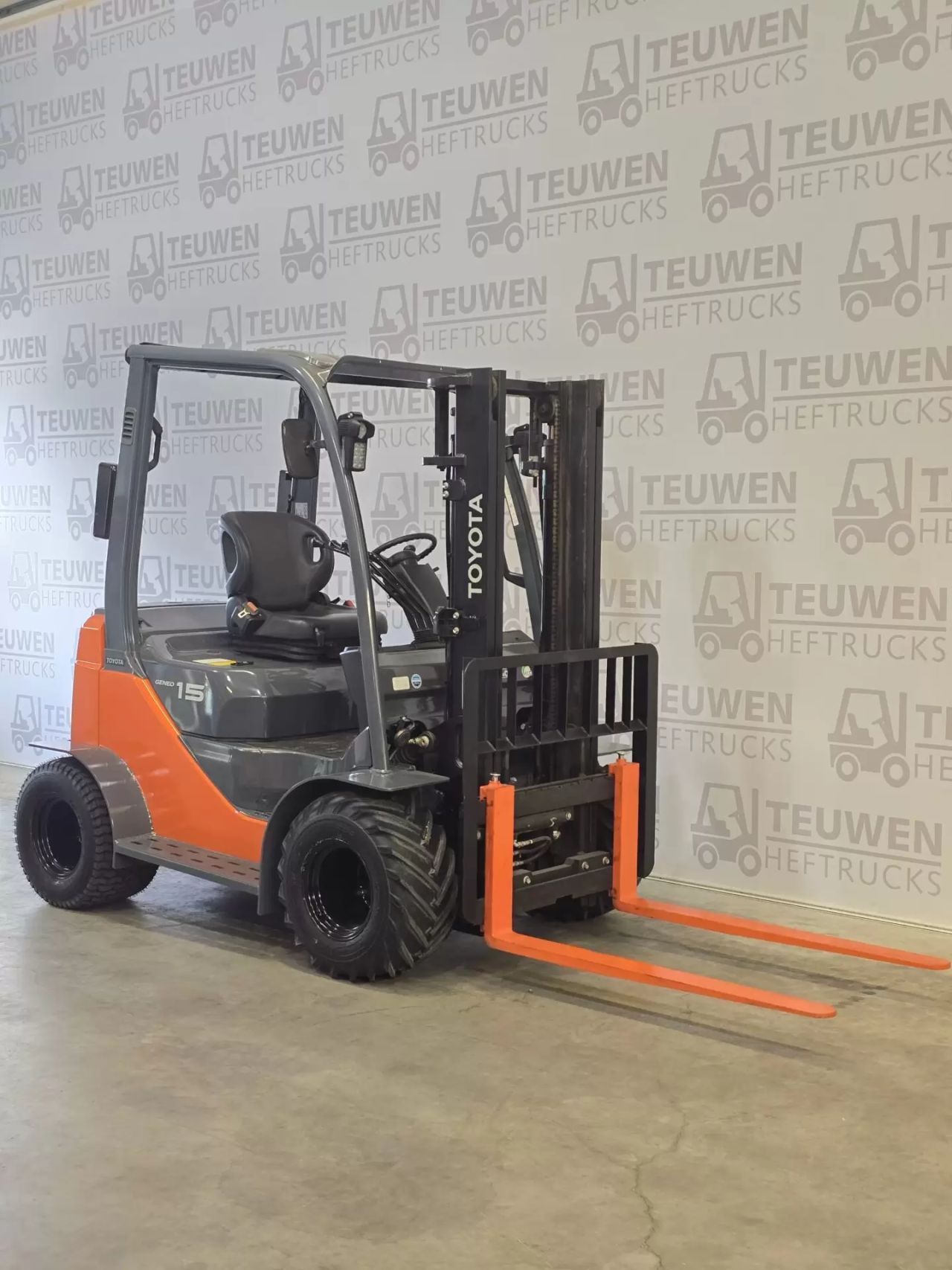 Ruwterrein heftruck Toyota 02-8FDL15