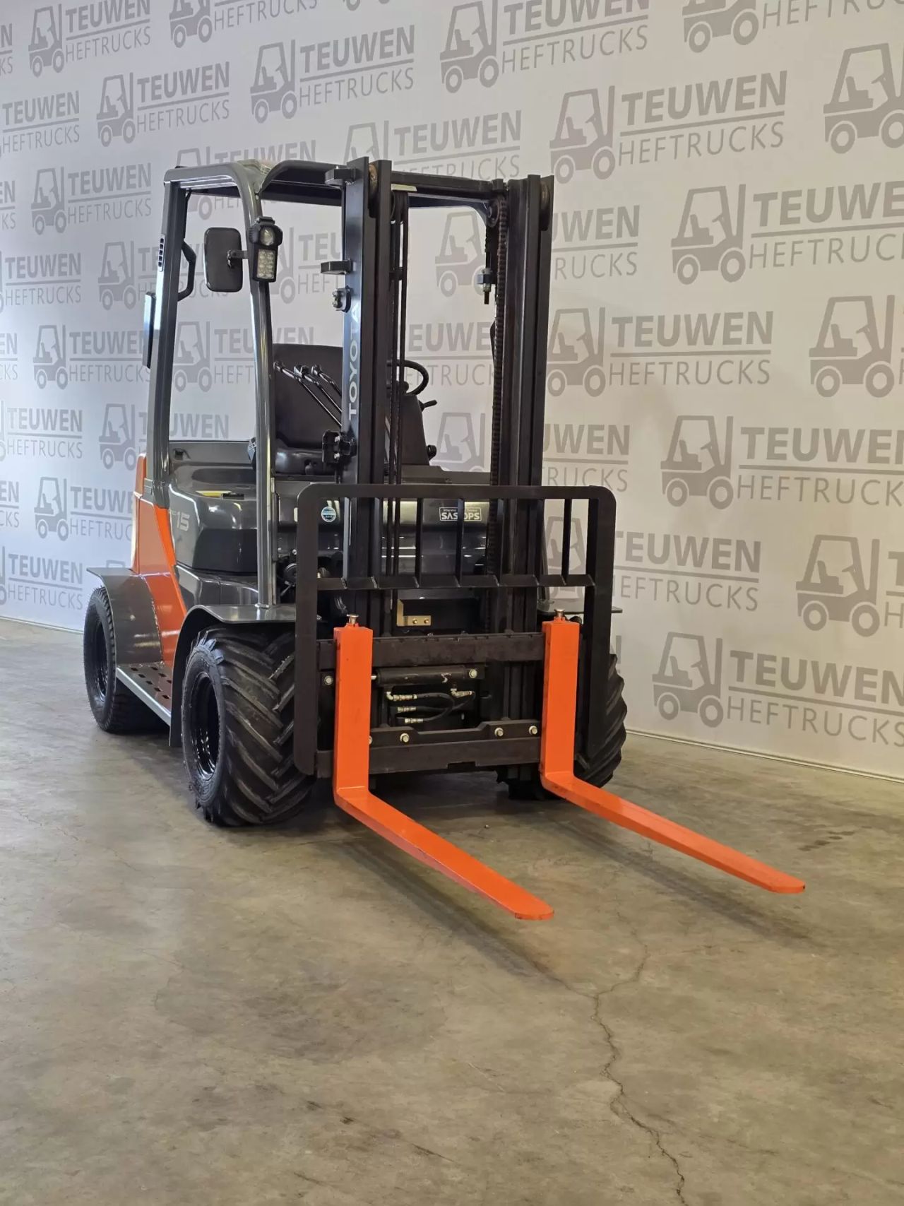 Ruwterrein heftruck Toyota 02-8FDL15