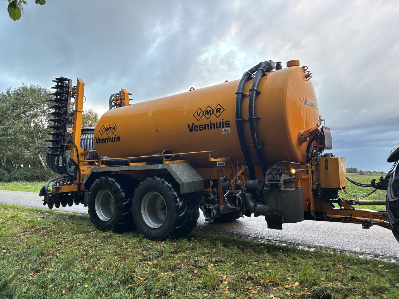 Veenhuis 14 m3 mesttank tandem met zodebemester