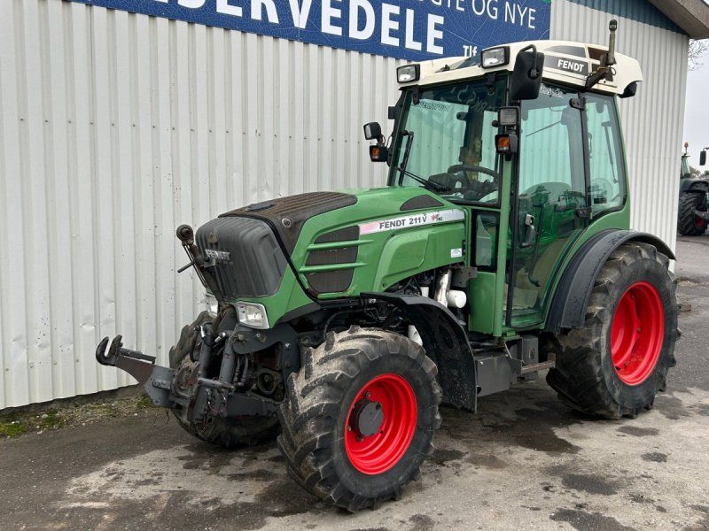 Fendt 211 Vario TMS V model med Frontlift