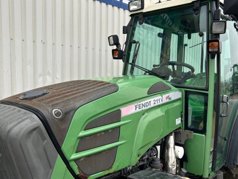 Fendt 211 Vario TMS V model med Frontlift