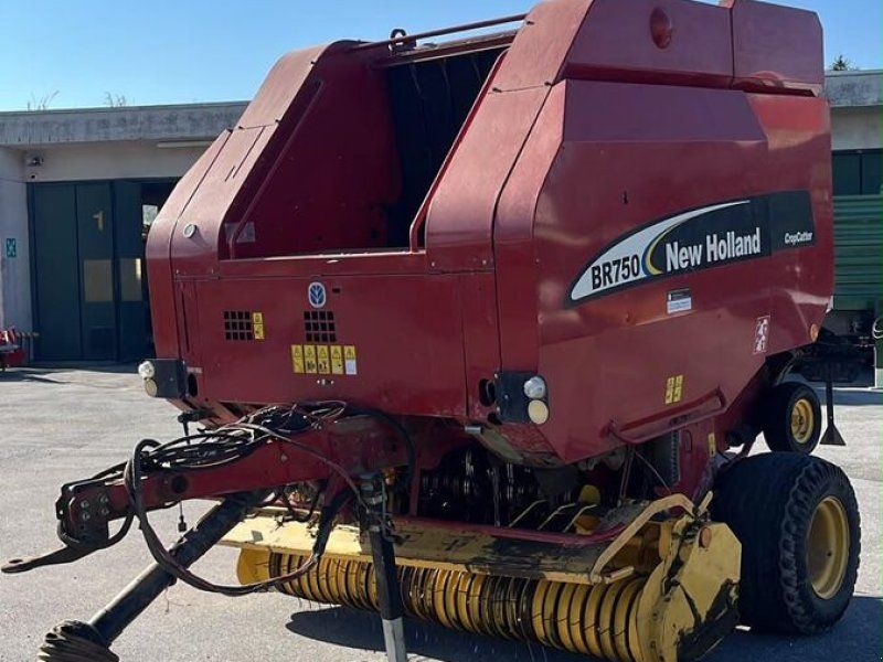 New Holland BR 750 Crop Cutter