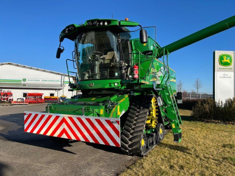 John Deere T670