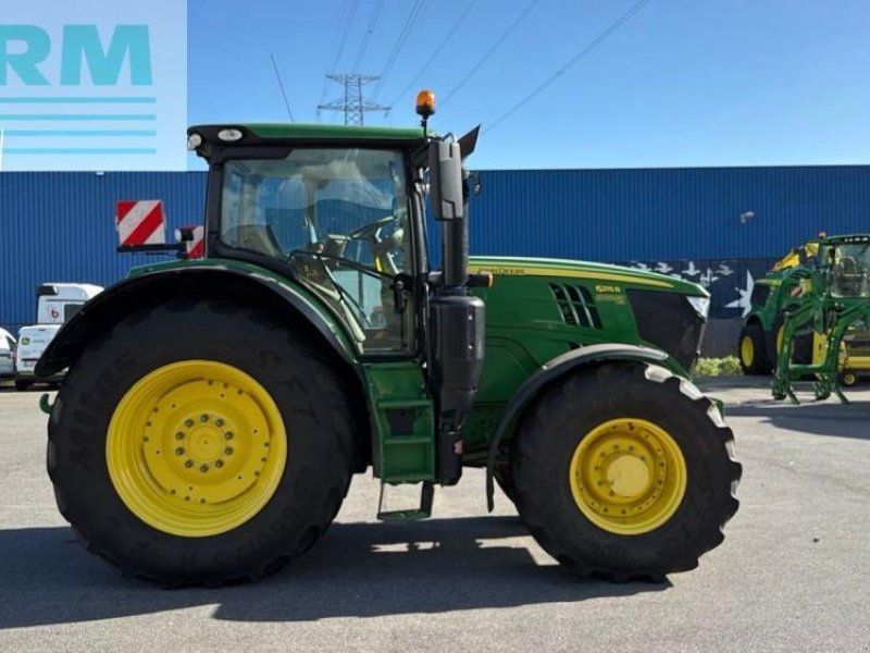 John Deere 6215R