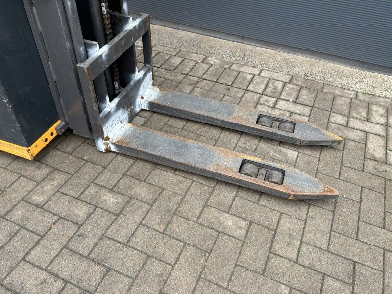 2020 UNI Carriers A/160STJN420 Schubmaststapler