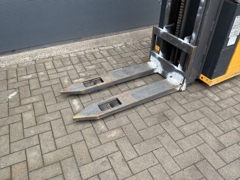 2020 UNI Carriers A/160STJN420 Schubmaststapler