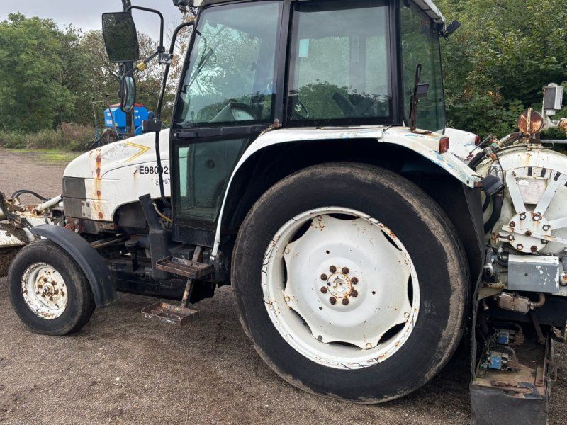 New Holland 4635