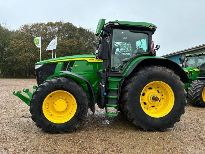 John Deere 7R 330