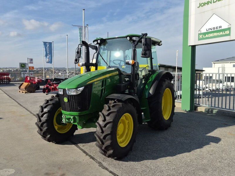 John Deere 5105M
