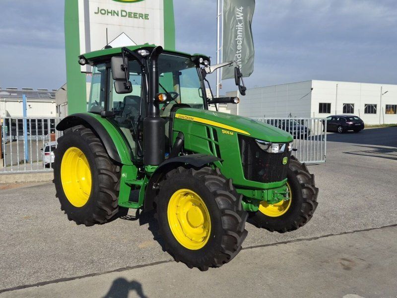 John Deere 5105M