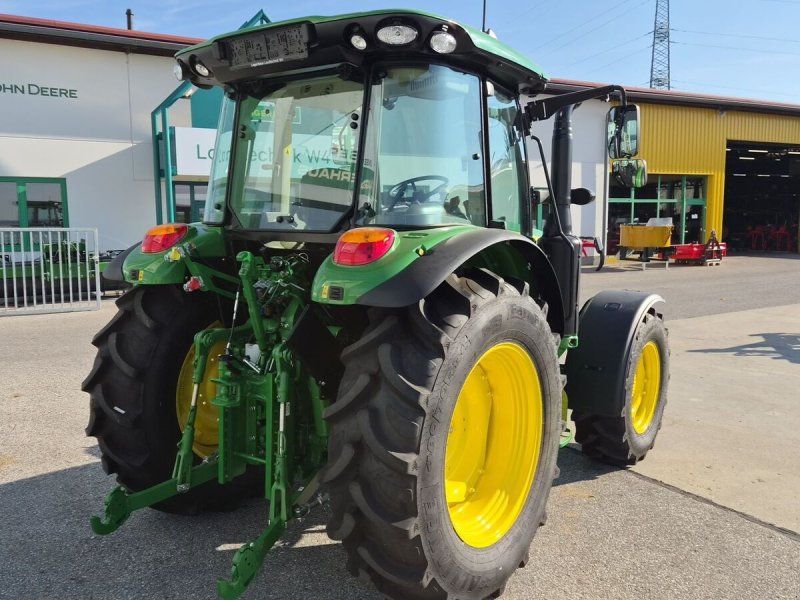 John Deere 5105M