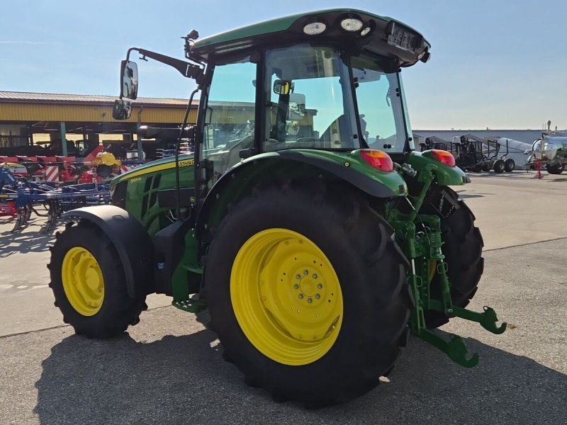 John Deere 5105M