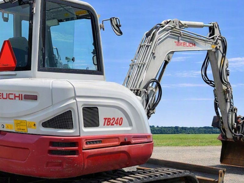 Takeuchi TB240 Engcon Rotortilt Auktion & Salg AFGIV BUD STARTPRIS