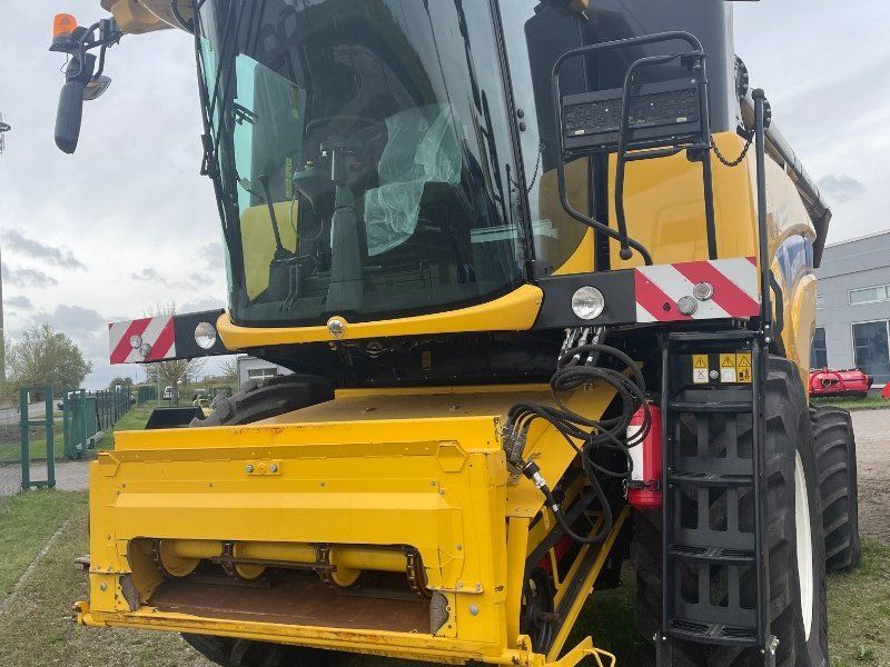 New Holland CH7.70