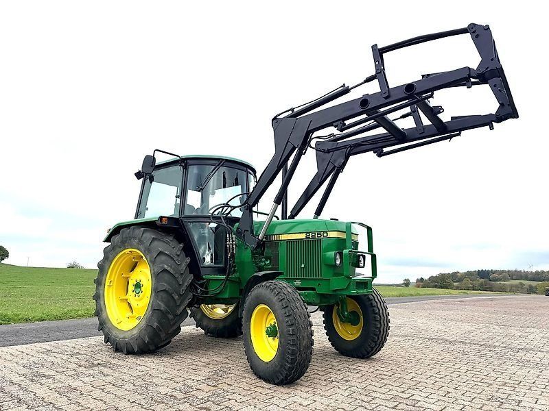 John Deere 2250