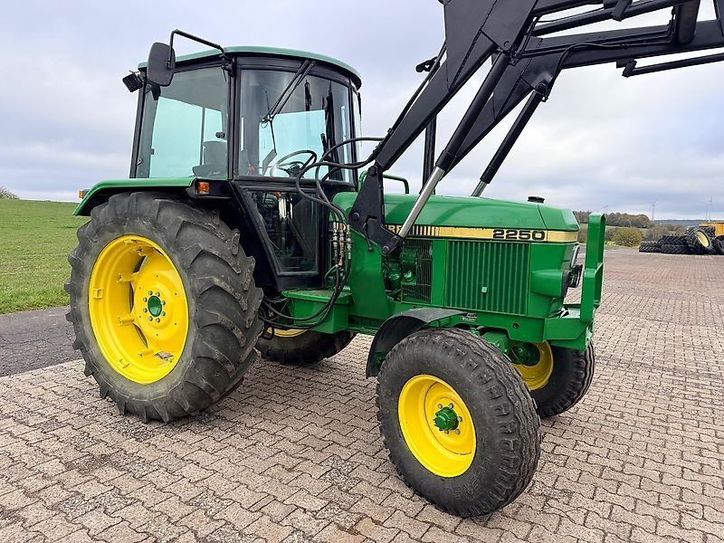 John Deere 2250