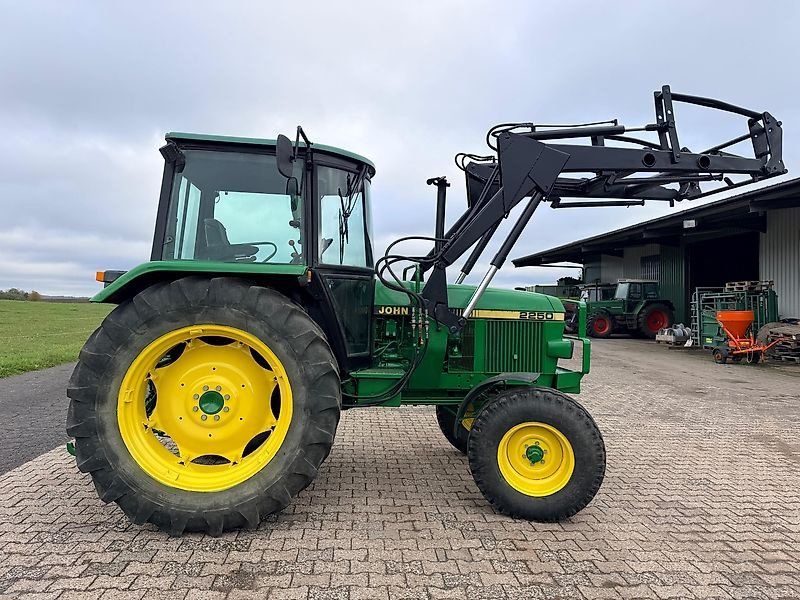 John Deere 2250