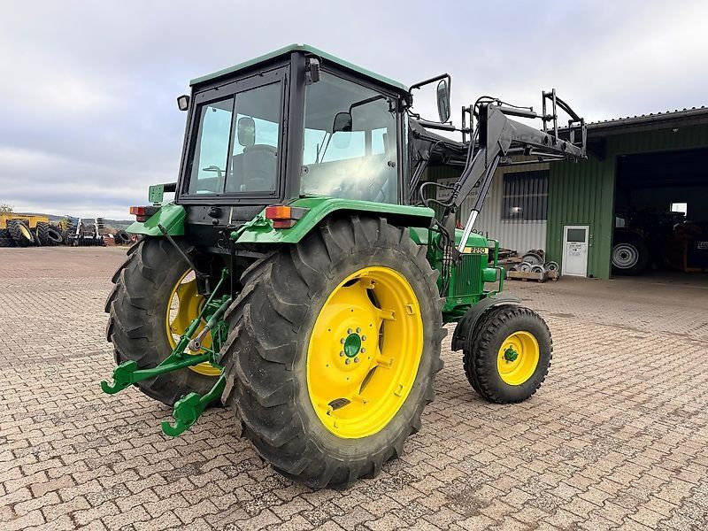 John Deere 2250