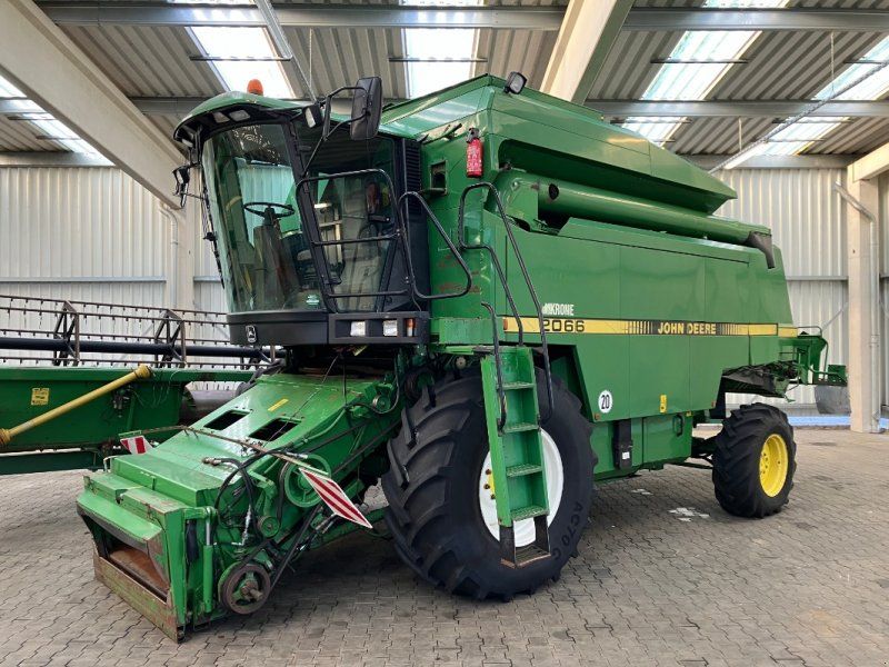 John Deere 2066