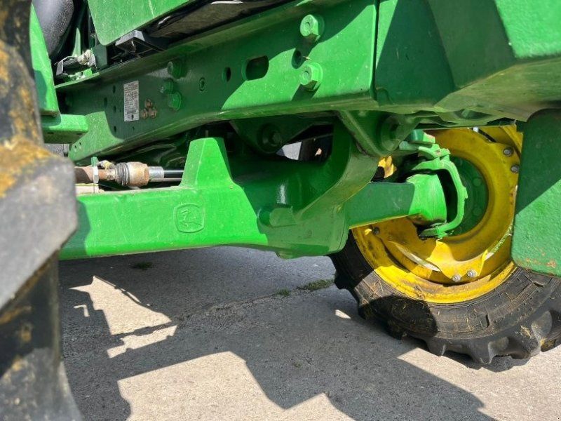 John Deere 6125M