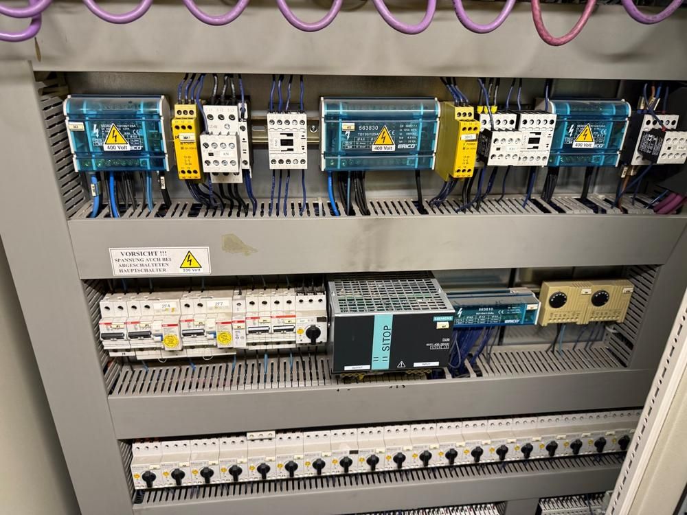 Control cabinet