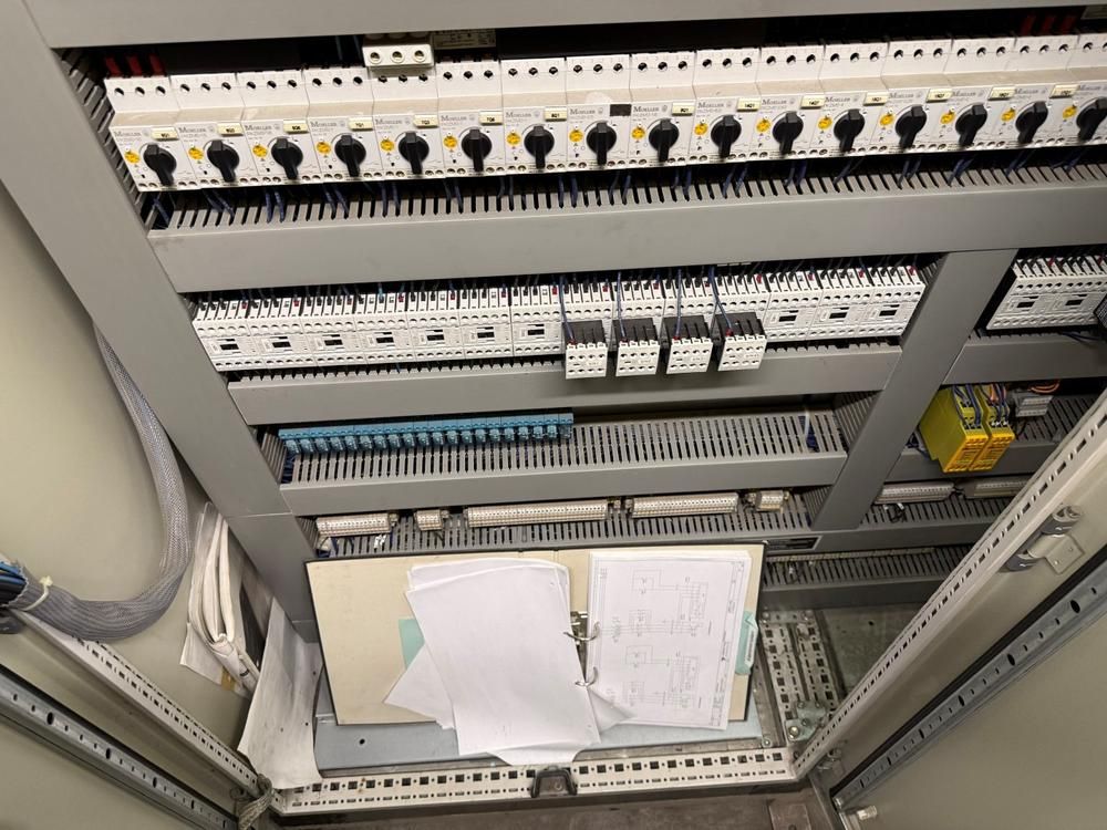 Control cabinet