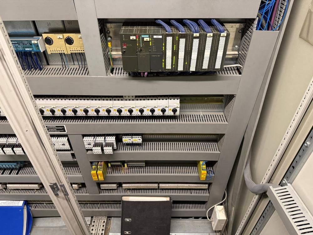 Control cabinet