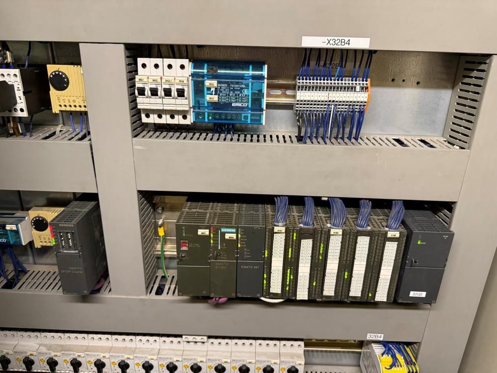Control cabinet
